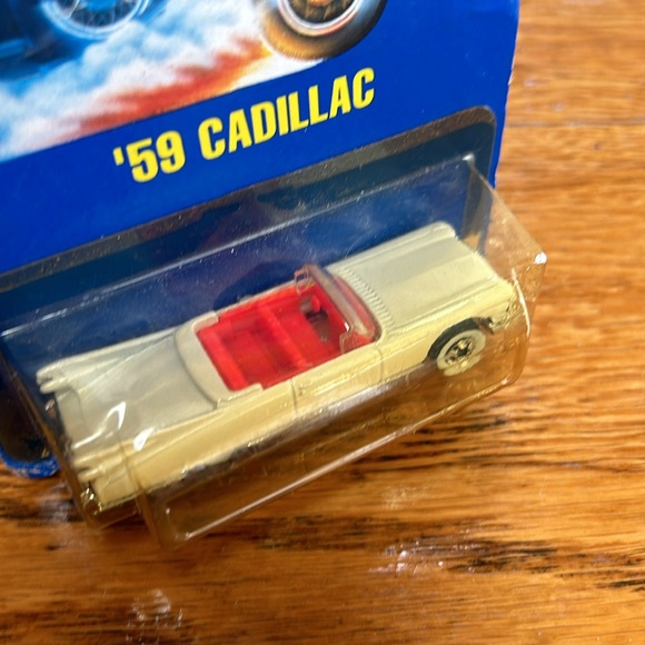 Mattel Hot Wheels ‘59 Cadillac convertible.  Package dates 1991.  Die Cast Metal - Picture 2 of 5